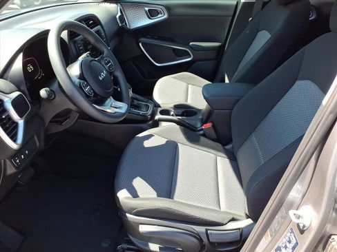 Used 2024 Kia Soul LX w/ Option Group 015 FWD image 10