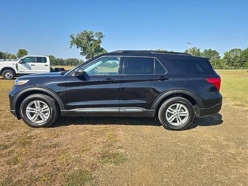 Used 2024 Ford Explorer XLT w/ Equipment Group 202A image 2