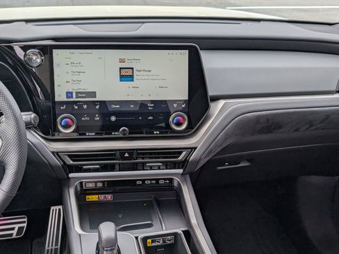 New 2026 Lexus TX 500h AWD image 17