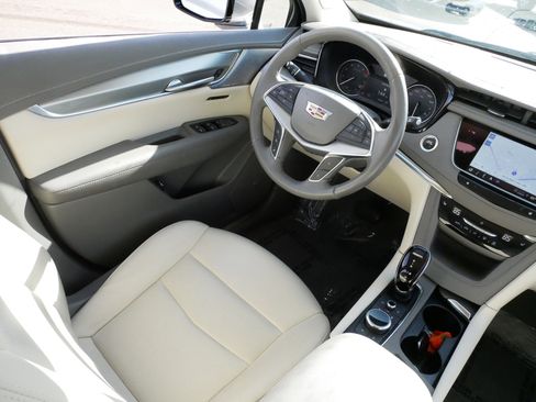 Certified 2023 Cadillac XT5 Premium Luxury w/ LPO, Floor Liner Package image 9