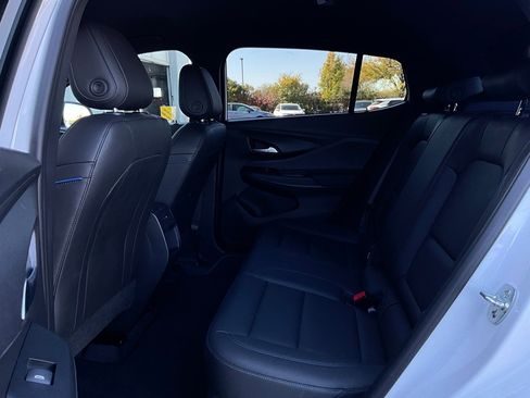 Used 2025 Buick Envista Sport Touring image 11