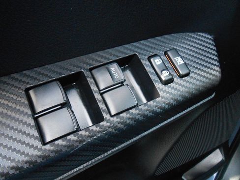 Used 2014 Toyota RAV4 XLE image 18