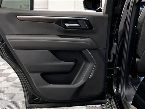 Used 2025 Chevrolet Tahoe Z71 image 18