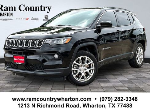 Used 2024 Jeep Compass Latitude AWD/4WD image 1