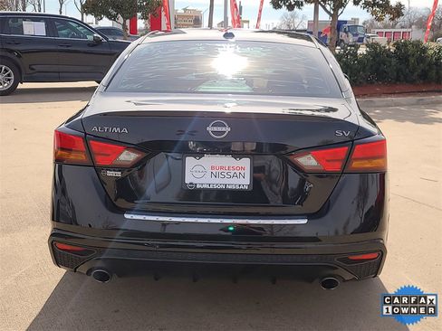 Used 2023 Nissan Altima 2.5 SV w/ SV Premium Package image 3
