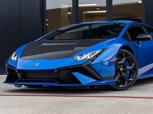Used 2023 Lamborghini Huracan Tecnica image 3