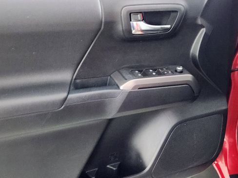 Used 2017 Toyota Tacoma TRD Off-Road image 16