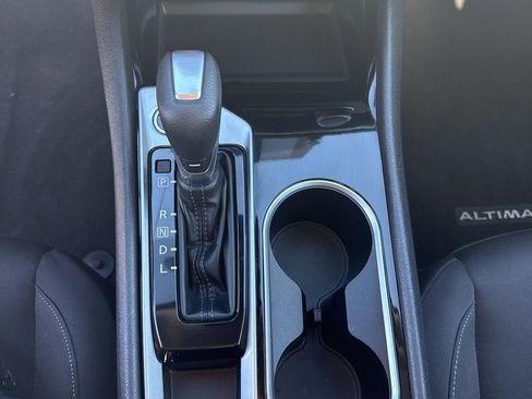 Used 2024 Nissan Altima 2.5 SV image 14