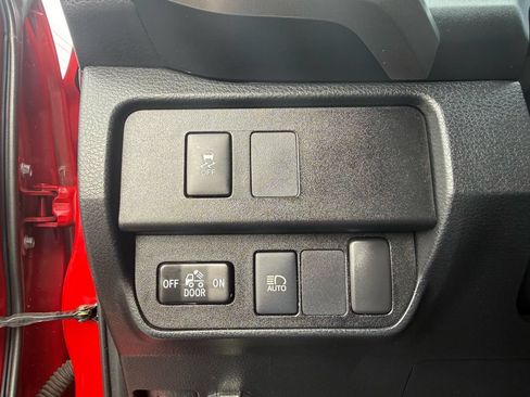 Used 2021 Toyota Tacoma SR5 AWD/4WD image 27