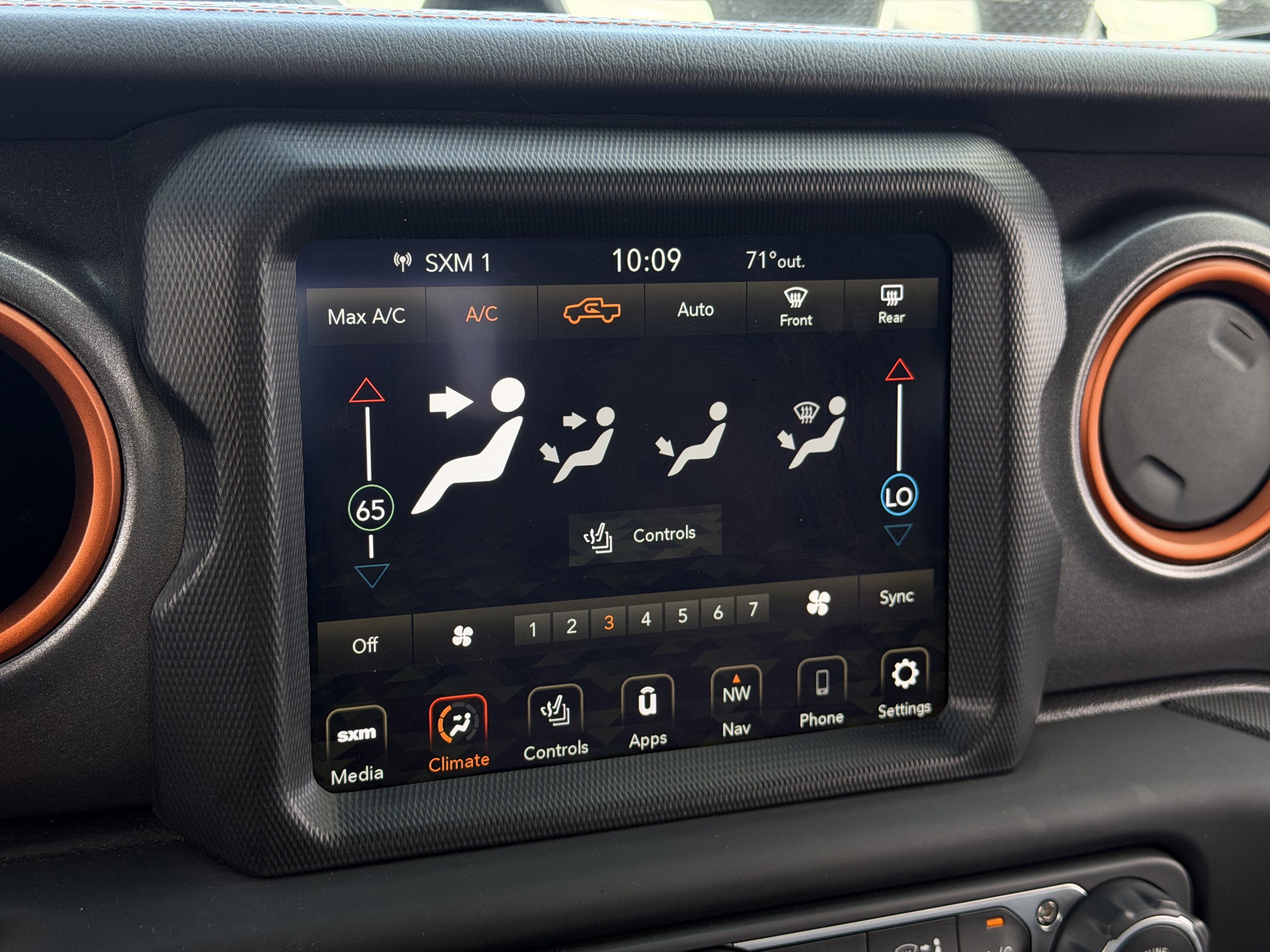 Used 2023 Jeep Gladiator Mojave w/ Cold Weather Group AWD/4WD image 29