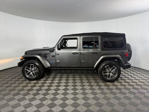Used 2024 Jeep Wrangler Unlimited AWD/4WD image 11