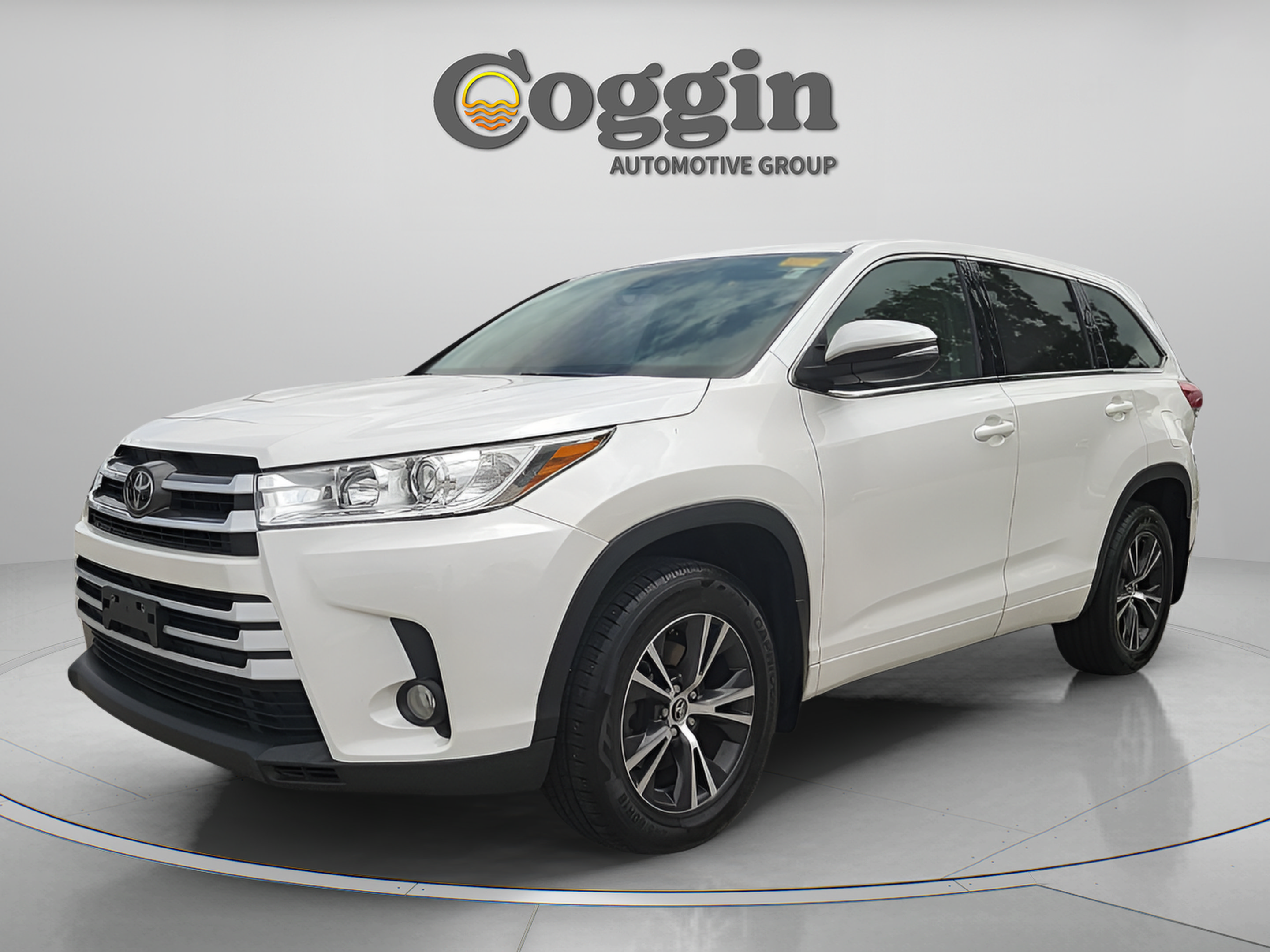 Used 2018 Toyota Highlander Plus AWD/4WD image 1