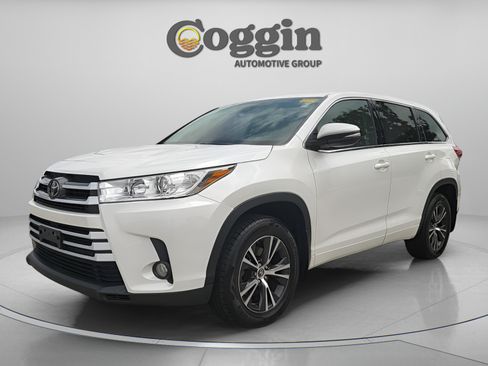 Used 2018 Toyota Highlander Plus AWD/4WD image 1