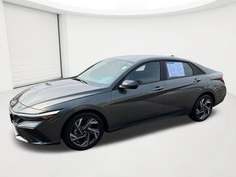 Certified 2025 Hyundai Elantra Sport FWD image 1