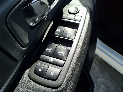 Used 2021 RAM 1500 Classic SLT AWD/4WD image 13