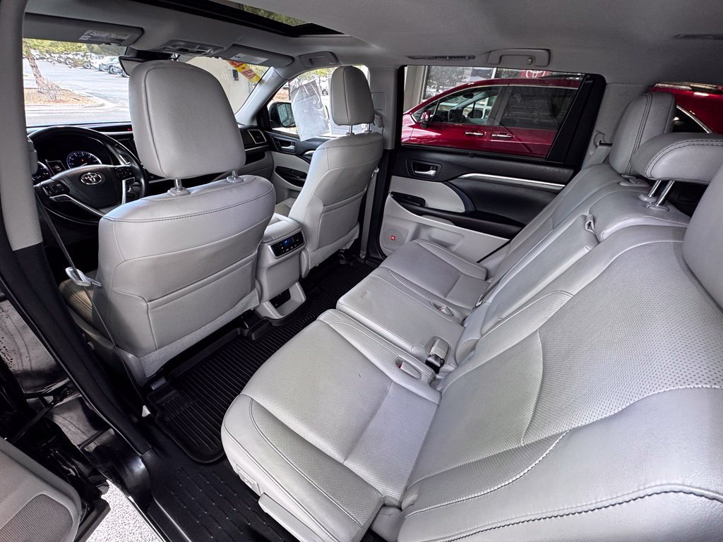 Used 2017 Toyota Highlander Limited AWD/4WD image 39
