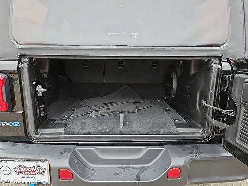 Used 2023 Jeep Wrangler Unlimited Sahara w/ Cold Weather Group image 31