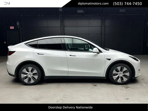 Used 2023 Tesla Model Y Long Range image 7