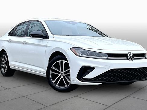 Used 2025 Volkswagen Jetta Sport FWD image 3