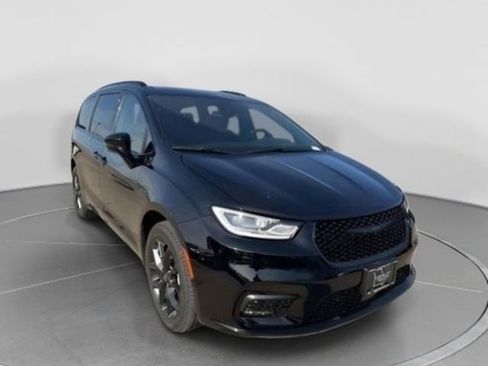 New 2026 Chrysler Pacifica Select w/ S Appearance Package image 5