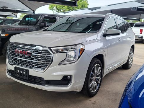 Used 2024 GMC Terrain Denali w/ Denali Premium Package AWD/4WD image 3