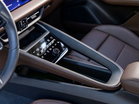 Certified 2025 Porsche Macan 4 Electric image 37