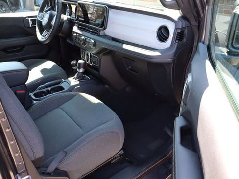 Used 2025 Jeep Wrangler Unlimited Sahara AWD/4WD image 48