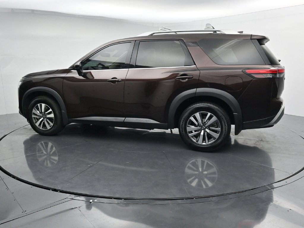 Used 2022 Nissan Pathfinder SL AWD/4WD image 5