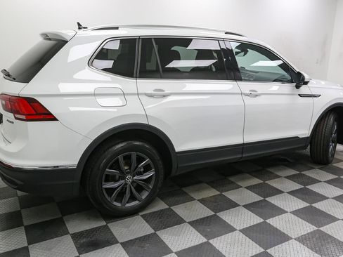 Certified 2022 Volkswagen Tiguan SE w/ Panoramic Sunroof Package image 10