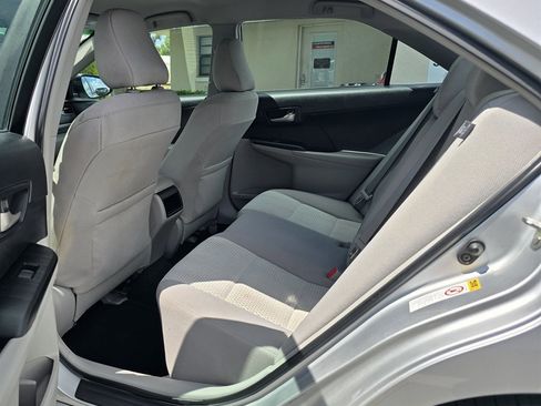 Used 2013 Toyota Camry LE image 30
