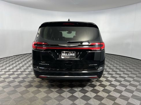 Certified 2024 Chrysler Pacifica Limited image 8