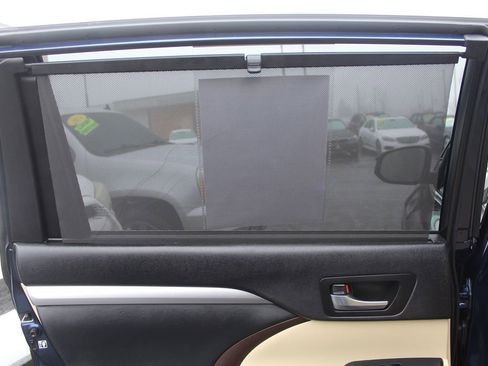 Used 2015 Toyota Highlander XLE image 25