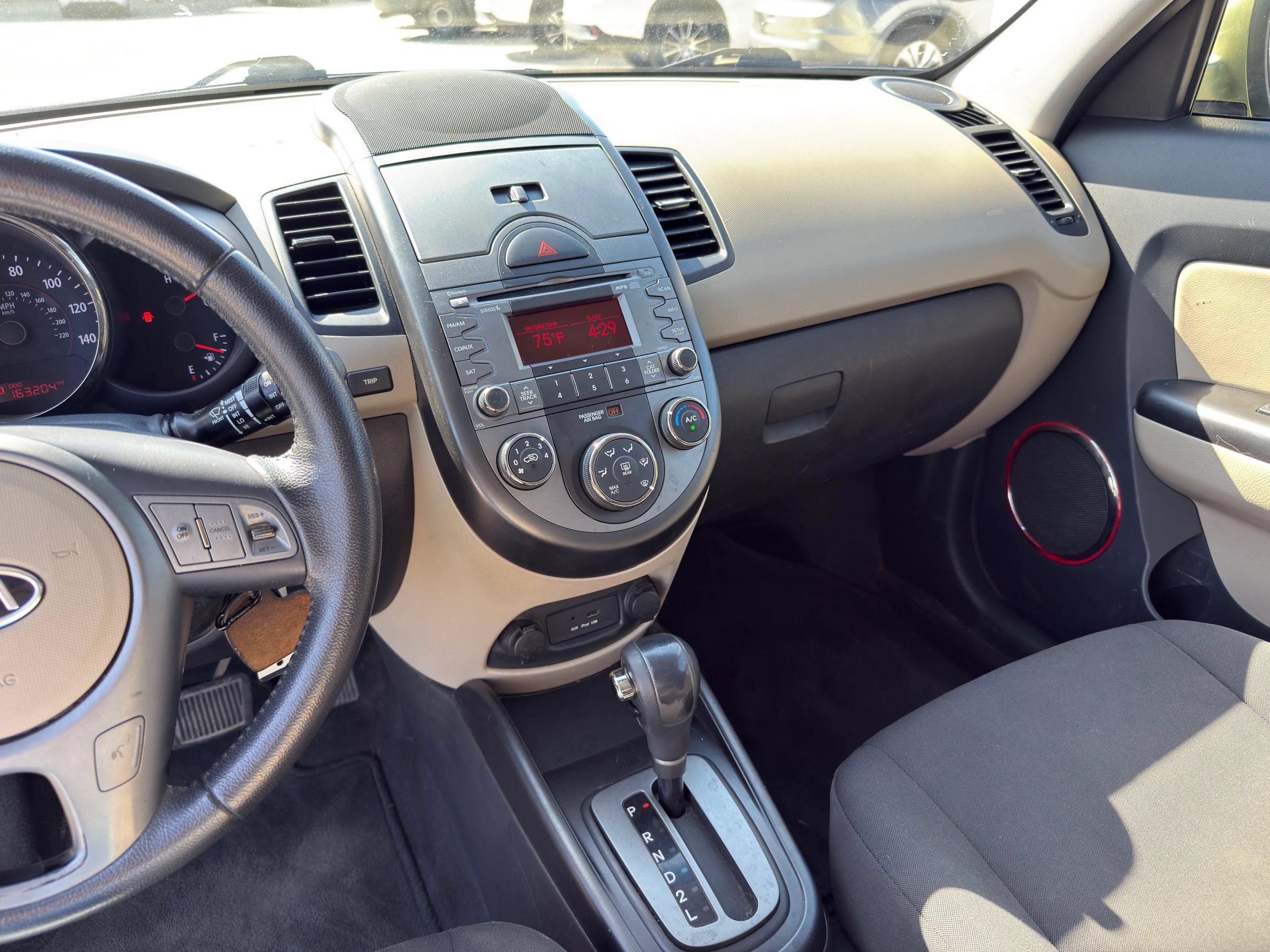 Used 2010 Kia Soul ! FWD image 16