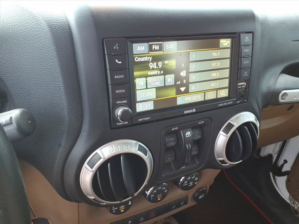 Used 2015 Jeep Wrangler Unlimited Sahara w/ Dual Top Group AWD/4WD image 13