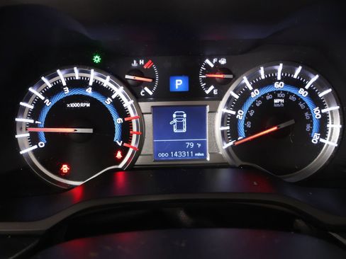 Used 2016 Toyota 4Runner SR5 AWD/4WD image 4