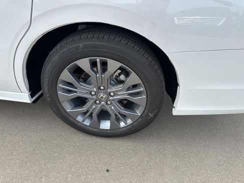 New 2026 Honda Odyssey Touring image 15