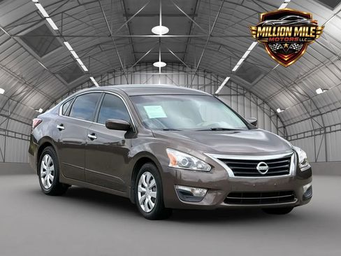 Used 2015 Nissan Altima 2.5 S FWD image 1