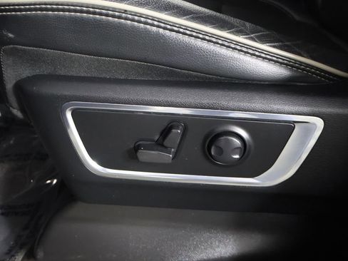 Used 2024 RAM 1500 Laramie RWD image 30