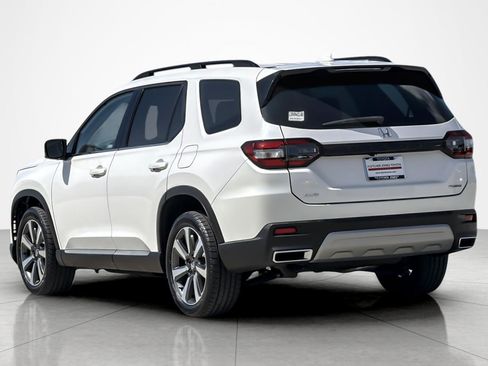 Used 2024 Honda Pilot Touring image 3