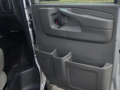 Used 2015 Chevrolet Express 2500 LS image 19