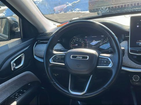 Used 2022 Jeep Compass Latitude image 28