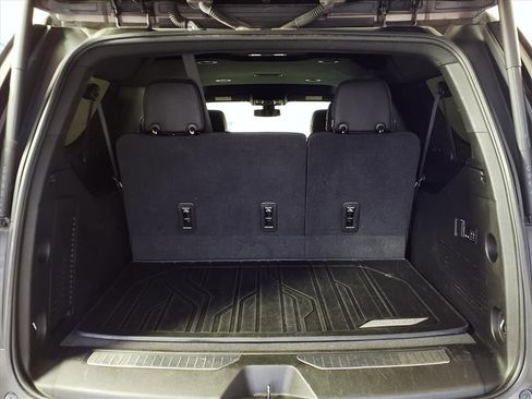 Used 2021 Chevrolet Suburban Premier image 10