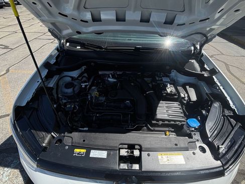 Used 2025 Volkswagen Taos SE image 33
