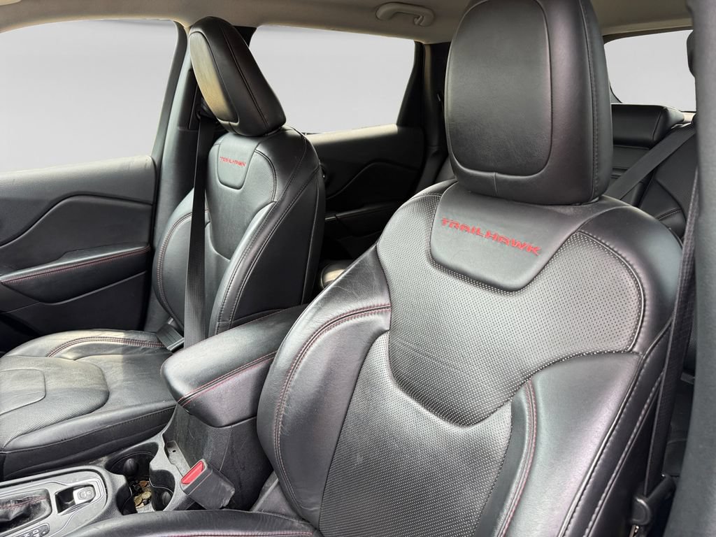 Used 2019 Jeep Cherokee Trailhawk AWD/4WD image 23