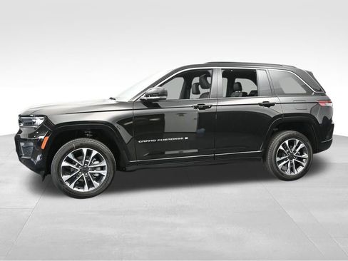 Used 2024 Jeep Grand Cherokee Overland w/ Luxury Tech Group IV image 2