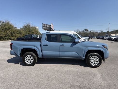 Used 2026 Toyota Tacoma SR5 image 4