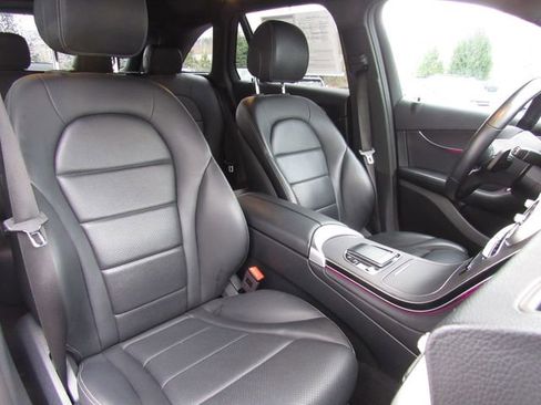 Used 2022 Mercedes-Benz GLC 300 4MATIC image 19