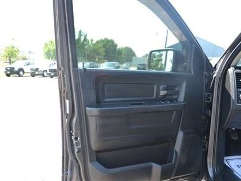 Used 2018 RAM 1500 Express w/ Express Value Package AWD/4WD image 10