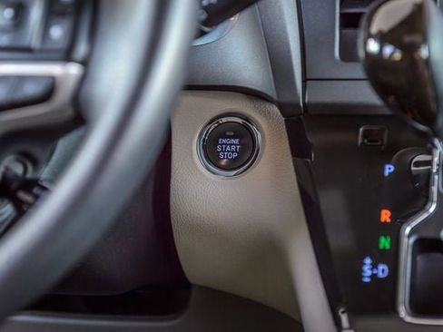 Used 2018 Toyota Sienna XLE Premium image 34