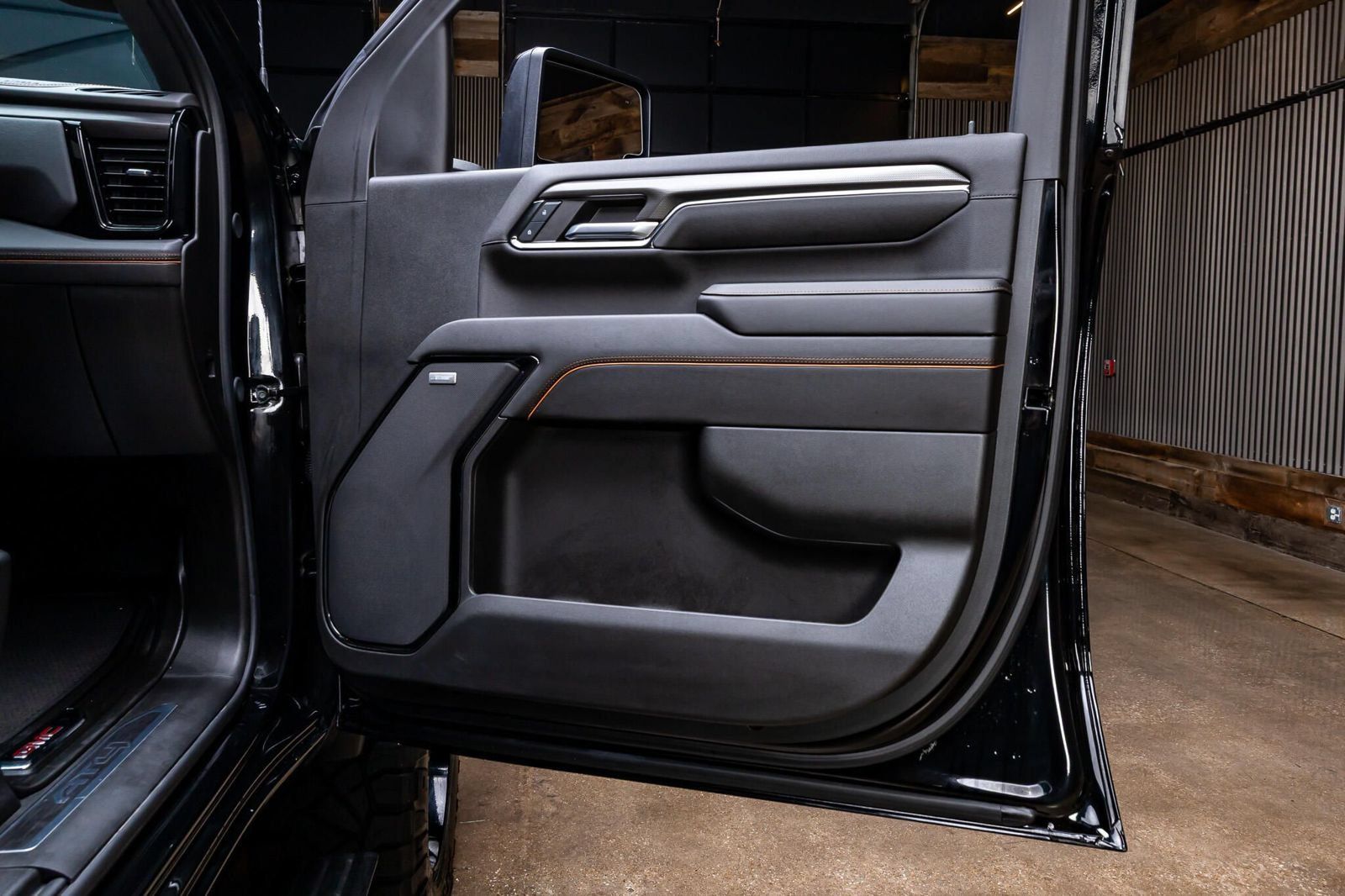 Used 2024 GMC Sierra 2500 AT4 w/ AT4 Premium Plus Package AWD/4WD image 38